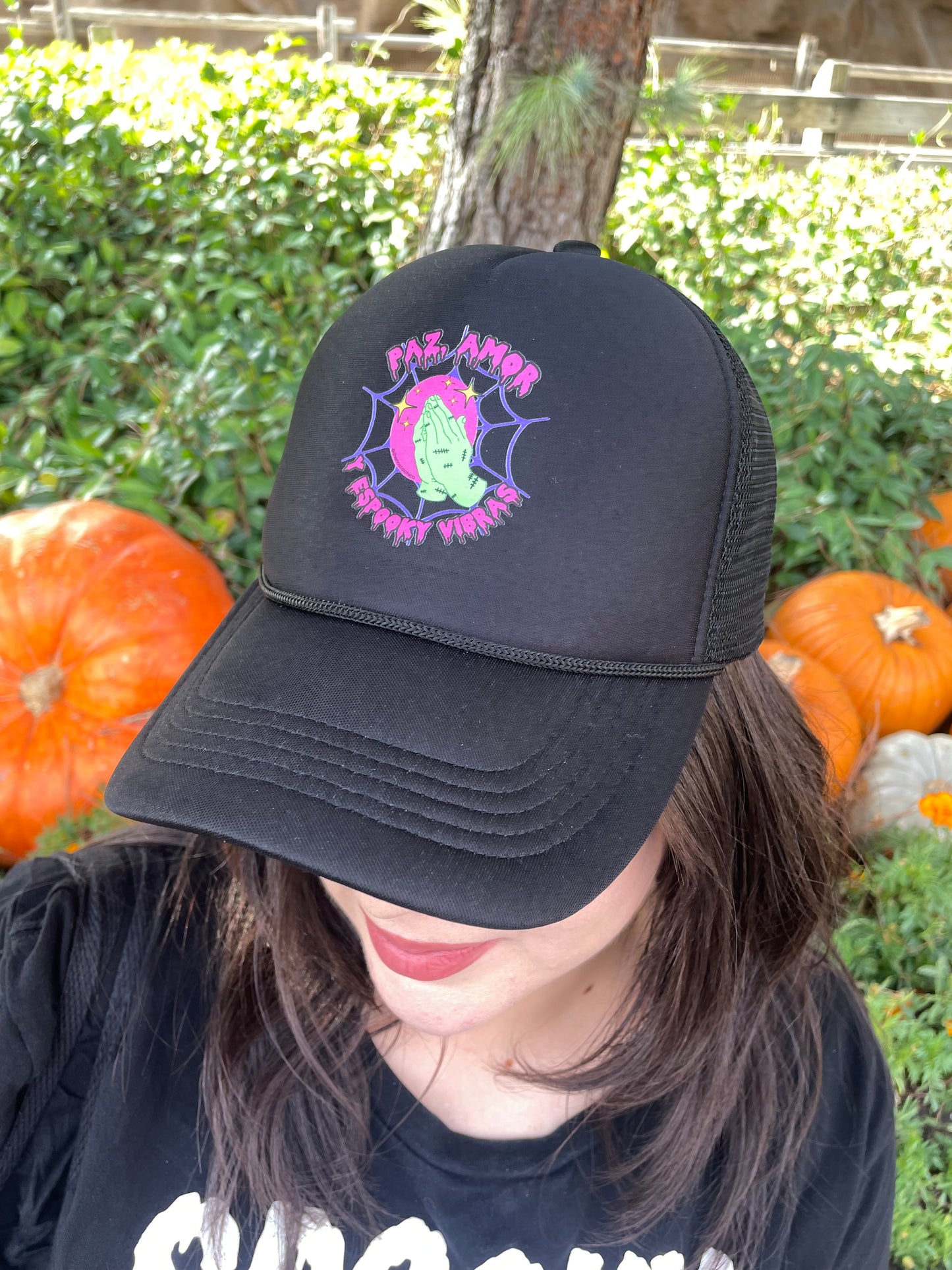 Paz, Amor y Espooky Vibras Trucker Hat