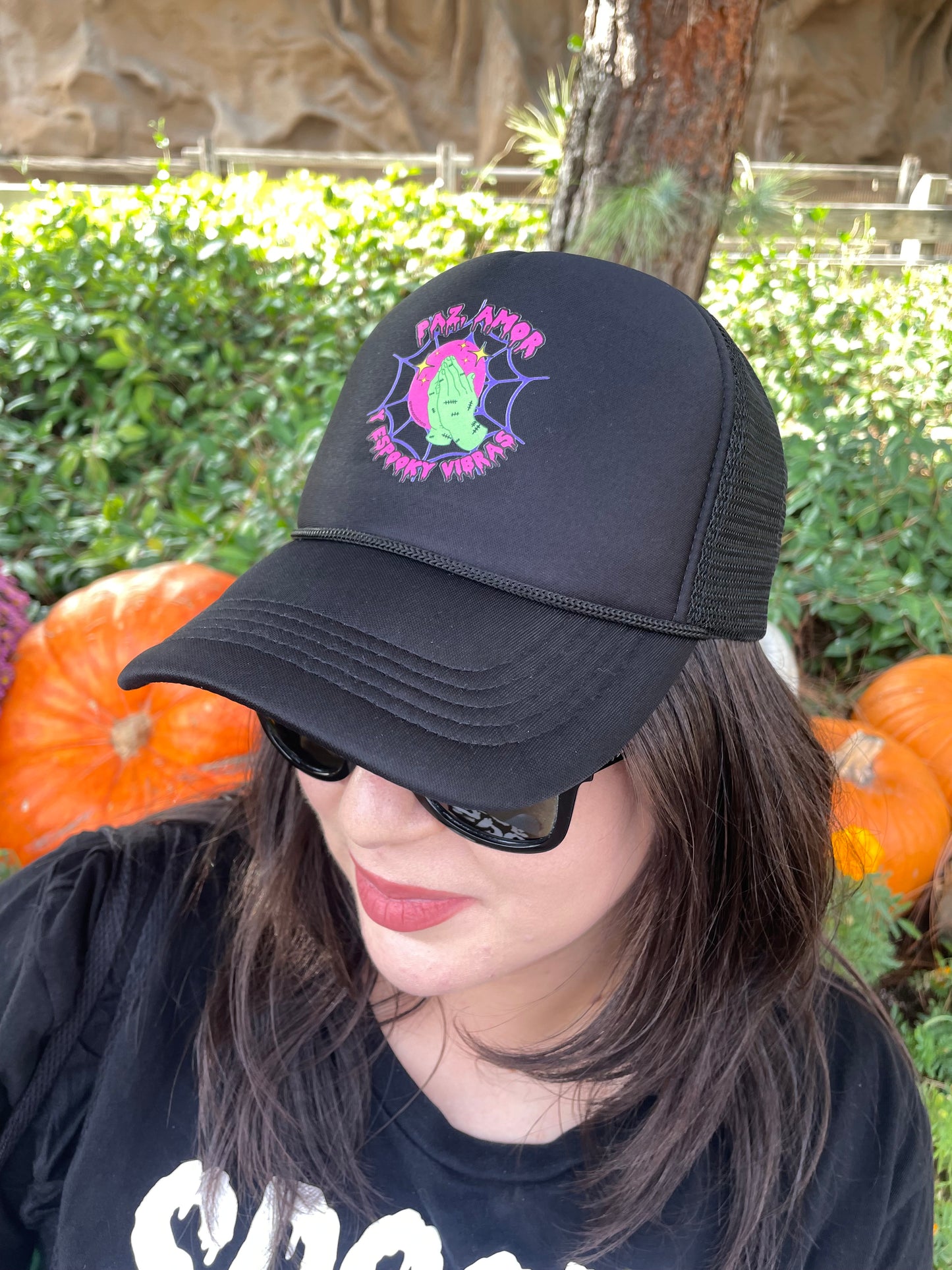 Paz, Amor y Espooky Vibras Trucker Hat